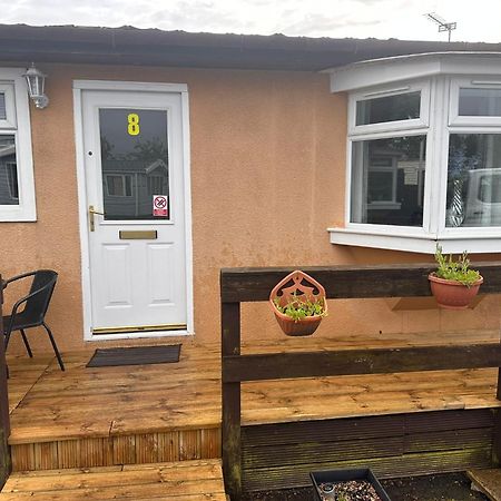 Semi-Detached Chalet - Uddingston, Glasgow Екстериор снимка